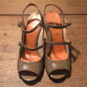 Via Spiga patent leather tan heels